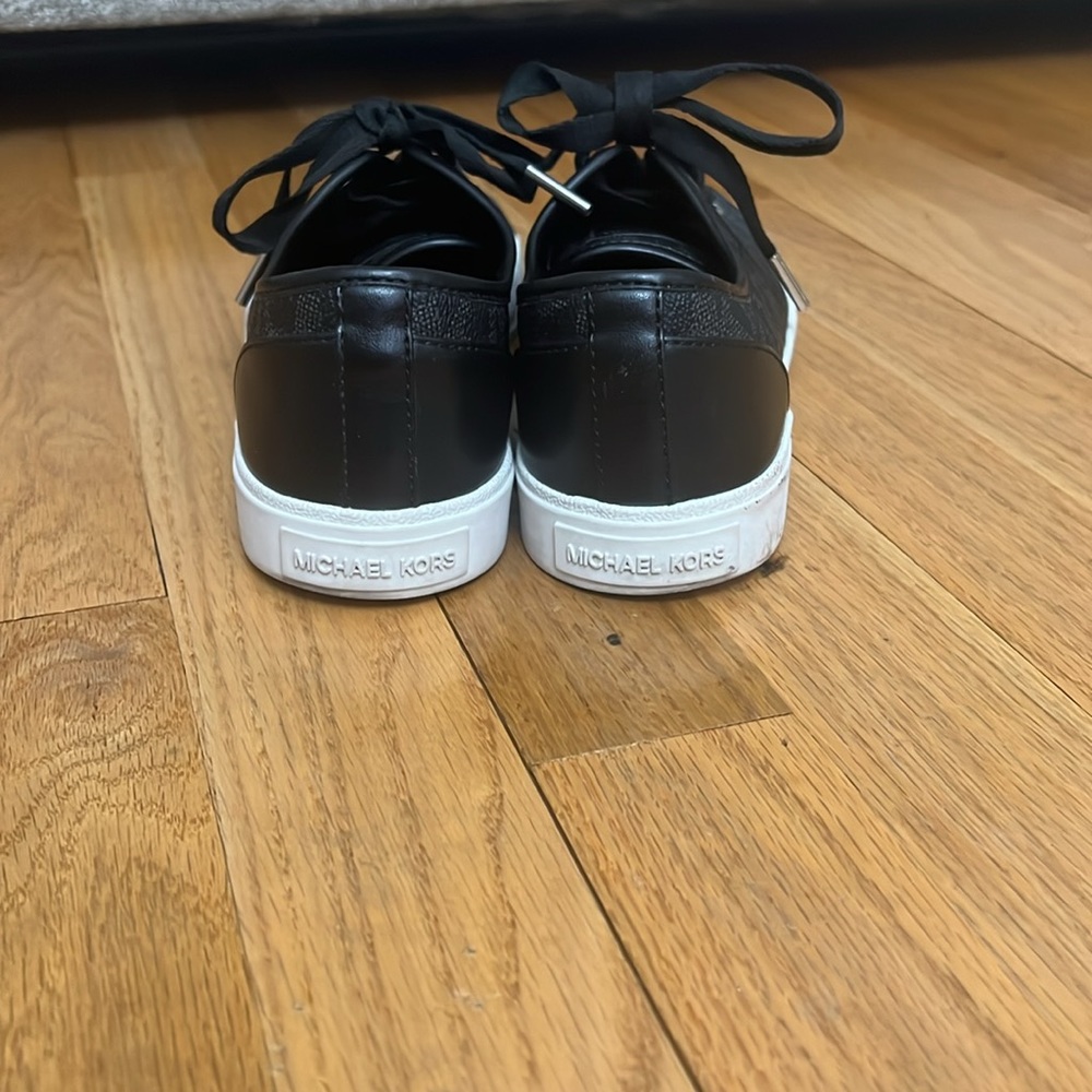 Michael Kors Sneakers - Picture 3 of 7